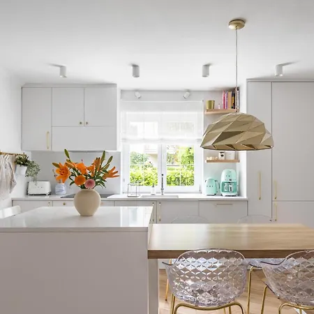 Eclectic Duplex With Sundeck Terrace